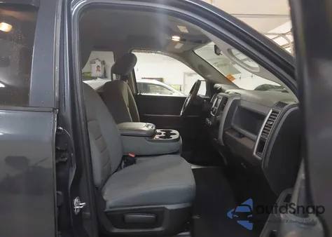 2018 Ram 1500 Express 4X4 6'4 Box z USA, uszkodzony, nr VIN 1C6RR7FG6JS308555